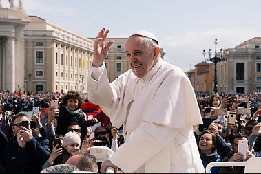 Pope Francis warmly greeting a large crowd